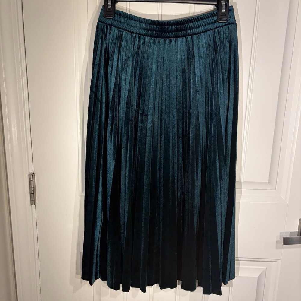 Emerald Green Pleated Skirt M Midi Elastic Waist Flowy Dressy Skirt